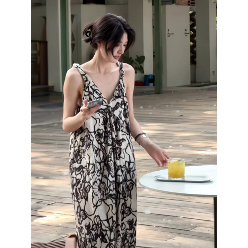 2025新款法式吊帶水墨畫碎花沙灘連衣裙女夏季外穿質感高級感氣質
