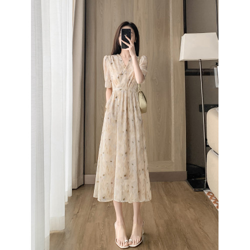 茶歇法式雪紡碎花連衣裙女2025新款夏季氣質v領收腰中長款a字裙子