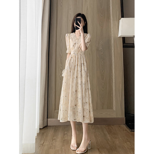 茶歇法式雪紡碎花連衣裙女2025新款夏季氣質v領收腰中長款a字裙子