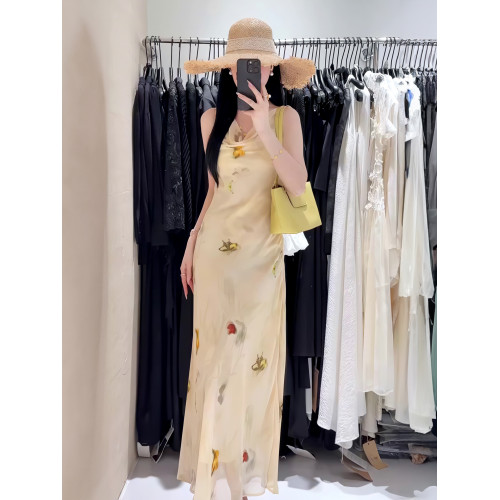 2025新款法式蕩領碎花吊帶連衣裙子女夏季氣質高級感修身收腰長裙
