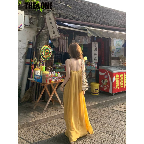 黃色吊帶連衣裙女2025夏季新款海邊度假風寬松露背絕美高級感長裙