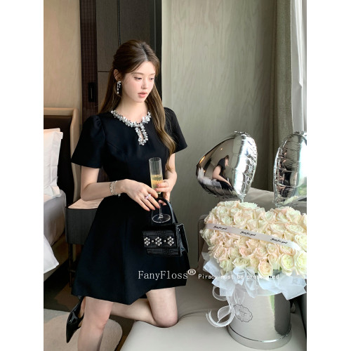 FanyFloss小香風收腰釘鑽鏤空連衣裙女夏法式鑲鑽度假顯瘦小黑裙
