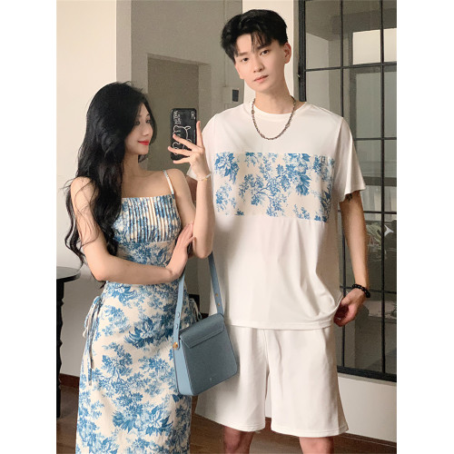 很仙的情侶裝夏裝一衣一裙青花瓷碎花女吊帶連衣裙男t恤2024新款