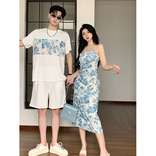很仙的情侶裝夏裝一衣一裙青花瓷碎花女吊帶連衣裙男t恤2024新款