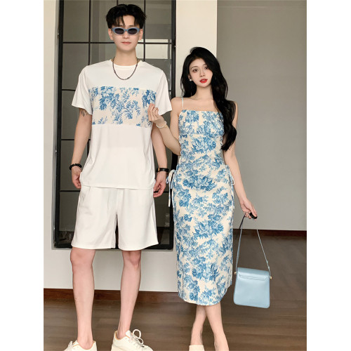 很仙的情侶裝夏裝一衣一裙青花瓷碎花女吊帶連衣裙男t恤2024新款