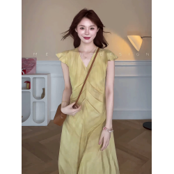 法式褶皺收腰V領小飛袖連衣裙女夏季今年流行的漂亮裙子度假長裙