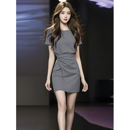 短款時尚套頭裙2025夏財閥千金女裝連衣裙洋氣時髦氣質顯瘦包臀裙