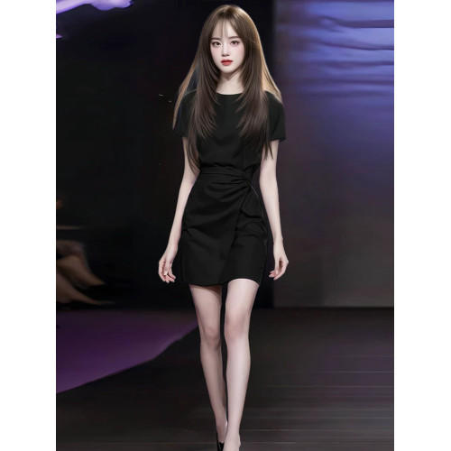 短款時尚套頭裙2025夏財閥千金女裝連衣裙洋氣時髦氣質顯瘦包臀裙