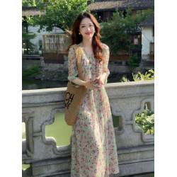 碎花連衣裙女2025夏季新款高級感雪紡裙巨好看寬松遮肉顯瘦長裙子
