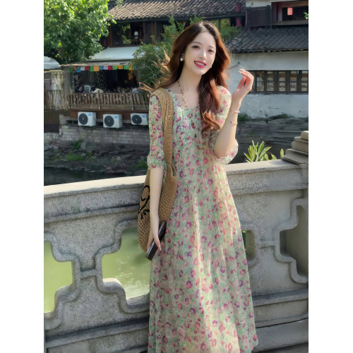 碎花連衣裙女2025夏季新款高級感雪紡裙巨好看寬松遮肉顯瘦長裙子
