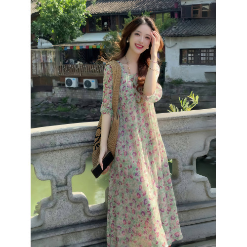 碎花連衣裙女2025夏季新款高級感雪紡裙巨好看寬松遮肉顯瘦長裙子