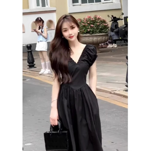 歐洲站赫本黑色v領連衣裙法式氣質絕美收腰顯瘦設計感露背長裙夏
