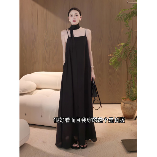 高級感優雅氣質醋酸緞面吊帶連衣裙女夏季新款時尚簡約風黑色長裙