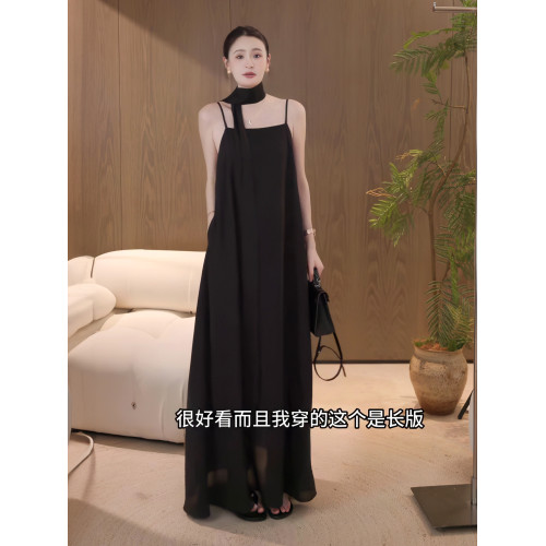 高級感優雅氣質醋酸緞面吊帶連衣裙女夏季新款時尚簡約風黑色長裙