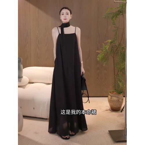 高級感優雅氣質醋酸緞面吊帶連衣裙女夏季新款時尚簡約風黑色長裙