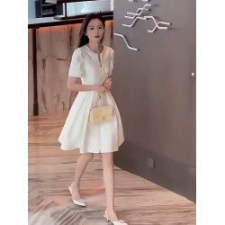 港味別致小衆設計感氣質收腰連衣裙女裝夏季獨特小香風A字百褶裙