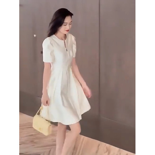 港味別致小衆設計感氣質收腰連衣裙女裝夏季獨特小香風A字百褶裙