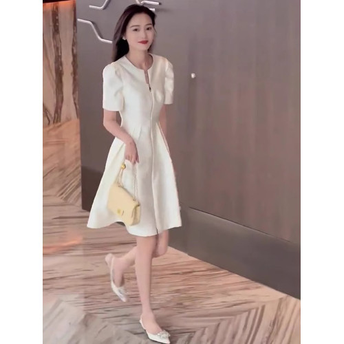 港味別致小衆設計感氣質收腰連衣裙女裝夏季獨特小香風A字百褶裙