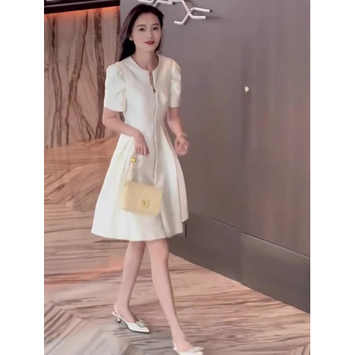 港味別致小衆設計感氣質收腰連衣裙女裝夏季獨特小香風A字百褶裙