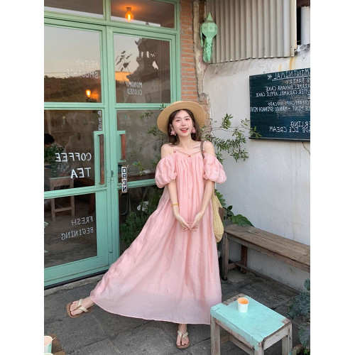 夏季甜美法式粉色吊帶連衣裙女性感氣質一字領露肩大擺度假風長裙
