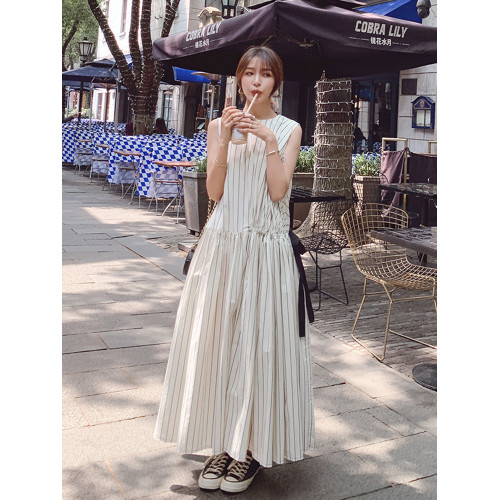 2025夏季新款女裝法式復古白色無袖連衣裙顯瘦氣質溫柔風條紋長裙