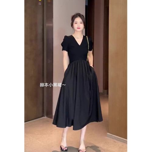 歐洲站夏季新款女裝法式氣質女神範禦姐赫本風收腰黑色連衣裙子夏