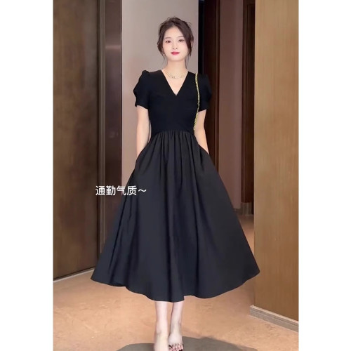 歐洲站夏季新款女裝法式氣質女神範禦姐赫本風收腰黑色連衣裙子夏