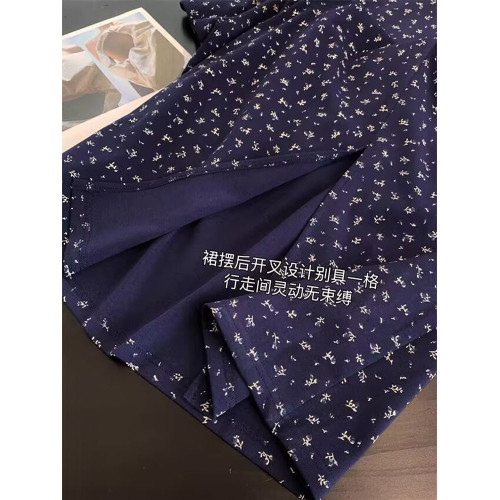 CHAO級推薦！純欲風藏藍色重工碎花v領連衣裙女春夏收腰顯瘦裙子