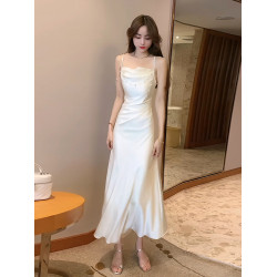 緞面花朵蕩領吊帶連衣裙女夏季設計感法式魚尾裙顯瘦收腰中長裙子