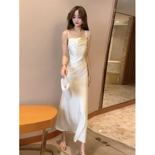 緞面花朵蕩領吊帶連衣裙女夏季設計感法式魚尾裙顯瘦收腰中長裙子