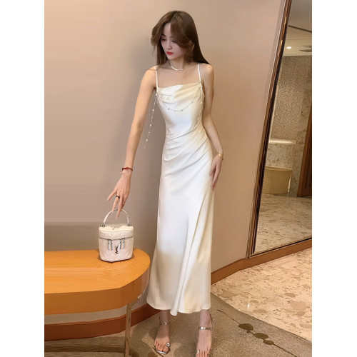 緞面花朵蕩領吊帶連衣裙女夏季設計感法式魚尾裙顯瘦收腰中長裙子