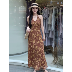 掛脖無袖印花海邊度假風連衣裙女2025年夏季新款韓系收腰顯瘦長裙