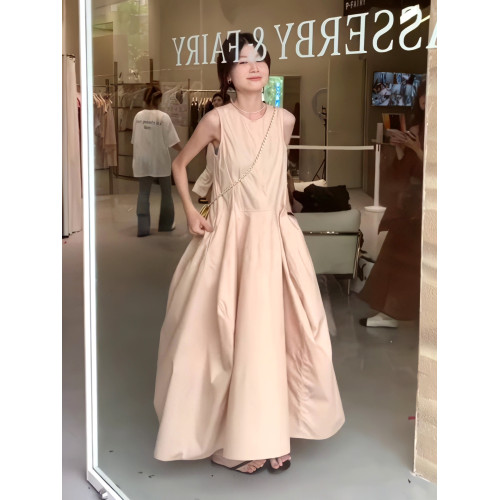 設計感粉色無袖背心連衣裙女夏季2025新款網紅氣質收腰花苞長裙子