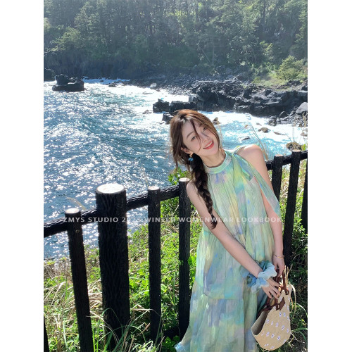 薄荷曼波綠色綁帶掛脖連衣裙子女夏季法式氣質海邊度假風沙灘長裙
