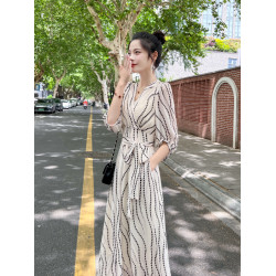 法式條紋連衣裙女2025年新款夏季韓版小個子設計感收腰顯瘦過膝裙