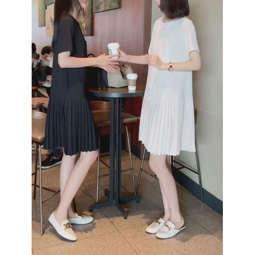 歐貨連衣裙女2025春夏新款高級感赫本風寬松減齡顯瘦百褶中長裙潮