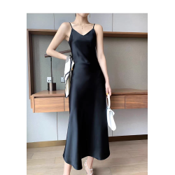 夏季新款仿醋酸緞面吊帶連衣裙高級氣質性感女神範高級感V領長裙