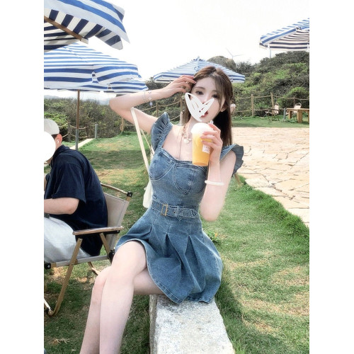 牛仔藍色吊帶連衣裙女法式收腰顯瘦復古小個子設計感小衆短裙夏季