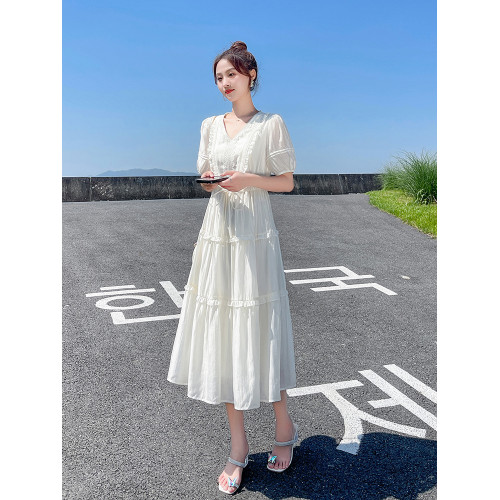 白色連衣裙2025新款女夏季V領蕾絲拼接法式優雅氣質高級感長裙子