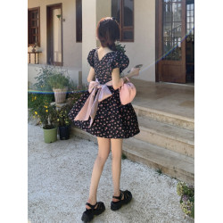 黑色碎花連衣裙女夏2025法式甜辣芭蕾風蝴蝶結小個子V領收腰裙子
