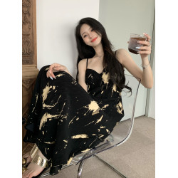 黑色吊帶連衣裙女2025夏季新款法式小個子海邊度假沙灘水墨碎花裙