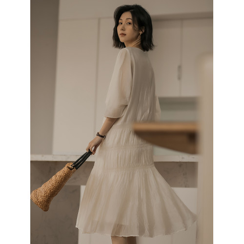 無謂韓式文藝2025夏季新款女裝圓領寬松顯瘦壓褶過膝氣質連衣裙女