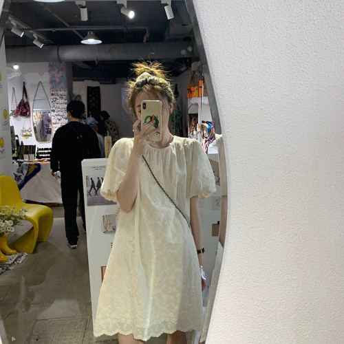 2025年夏季新款法式初戀小香風圓領燈籠袖連衣裙女時尚刺綉娃娃裙