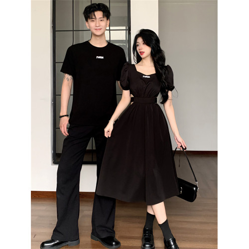 赫本風情侶裝夏裝一裙一衣高級感小衆設計感法式女連衣裙男t恤潮