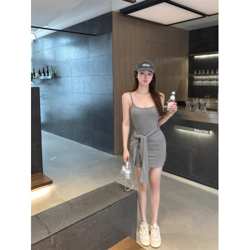 美式氣質帶胸墊吊帶連衣裙女夏季設計感綁帶收腰包臀裙辣妹短裙子