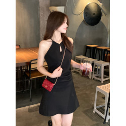 掛脖吊帶連衣裙女春夏韓系小個子高級感名媛禮服短裙赫本風小黑裙
