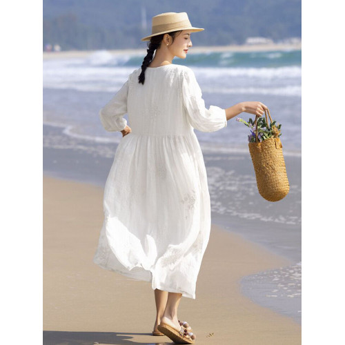 白色苧麻連衣裙女2025夏季 寬松重工刺綉七分袖V領海邊沙灘裙長裙