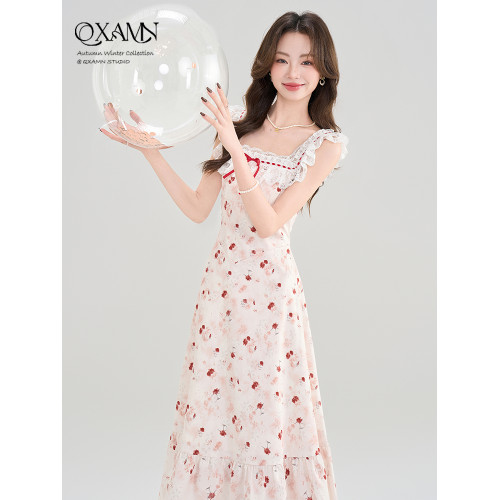 秋小滿法式蕾絲拼接碎花吊帶連衣裙女新款夏日初戀清純絕美小裙子