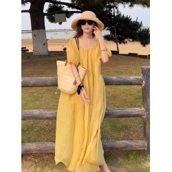 歐洲站夏季2025新款小衆設計高級感露背黃色連衣裙遮肚子顯瘦長裙