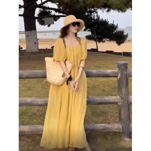 歐洲站夏季2025新款小衆設計高級感露背黃色連衣裙遮肚子顯瘦長裙